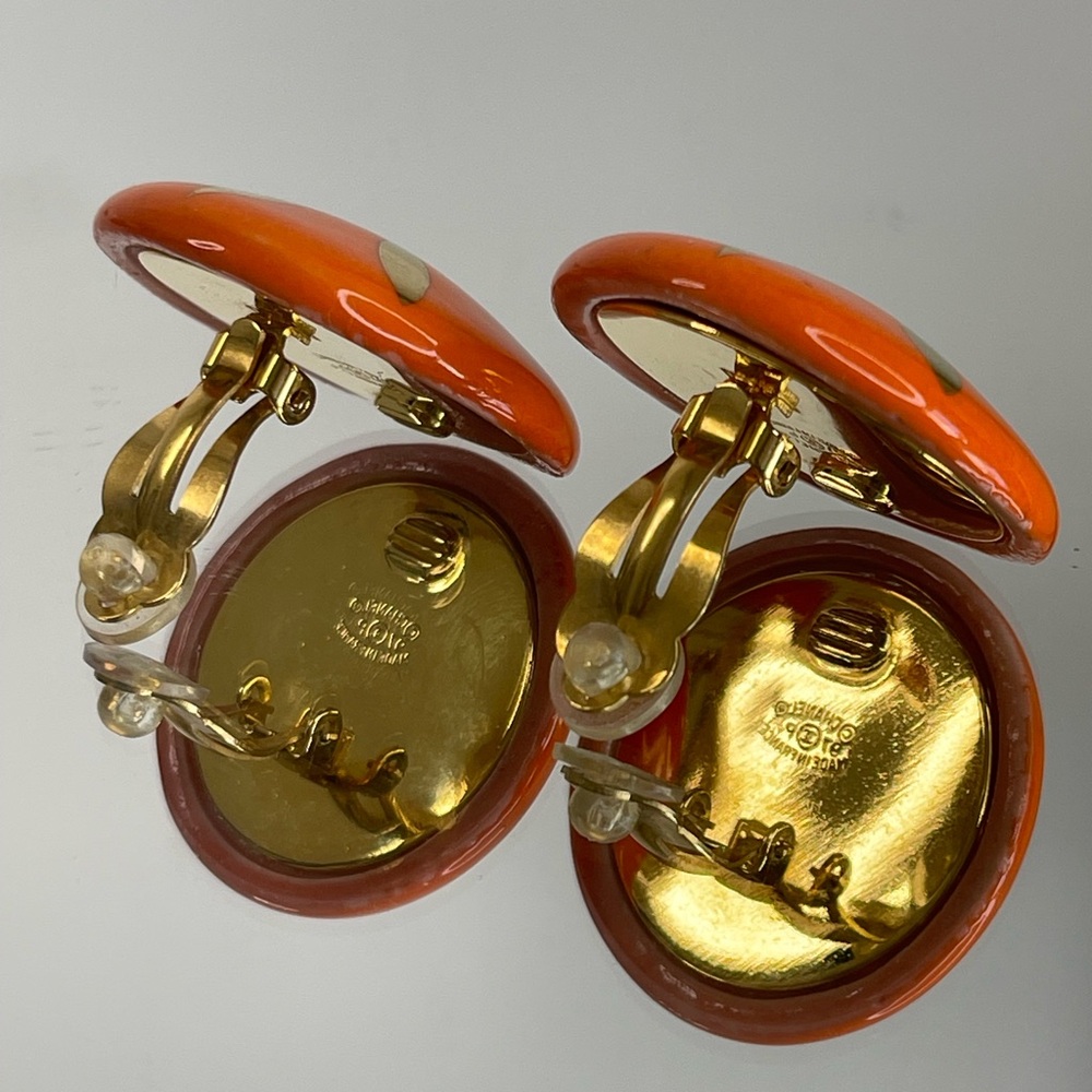 CHANEL Paris CC 1997 Gold Plated Orange Ceramic Earrings - Picture 8 of 10
